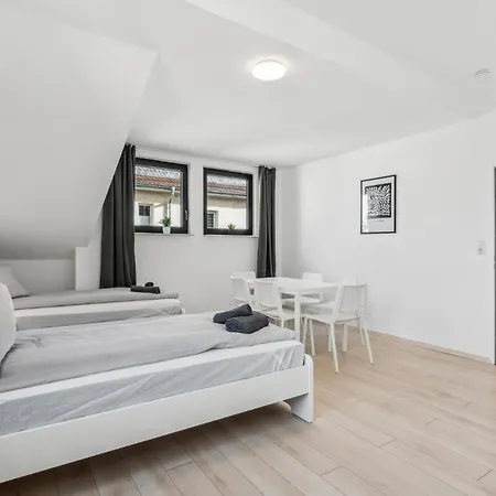 Monteur - Fuer Bis Zu 7 Personen In 61118 - Fb10 *