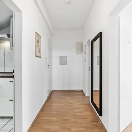 Monteur - Fuer Bis Zu 7 Personen In 61118 - Fb10 Bad Vilbel