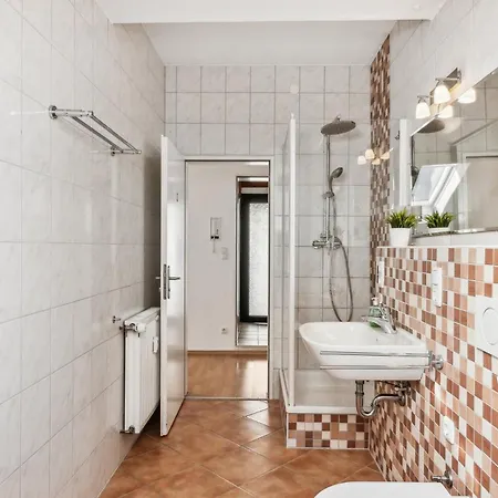 Monteur - Fuer Bis Zu 7 Personen In 61118 - Fb10 Apartament *