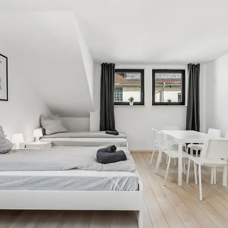 Monteur - Fuer Bis Zu 7 Personen In 61118 - Fb10 Apartament *